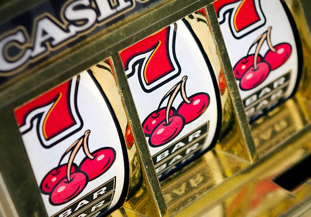 Hot Pot card game interface with bet controls